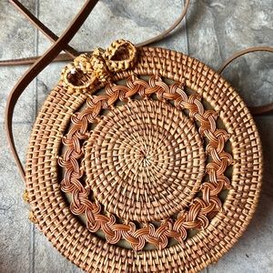 Circle bag with long strap